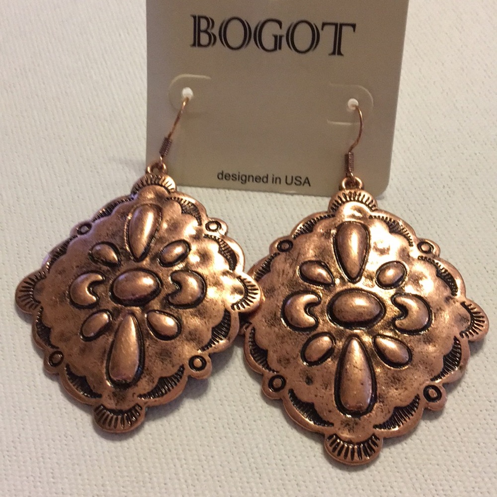 Metal copper tone dangle earrings southwest style